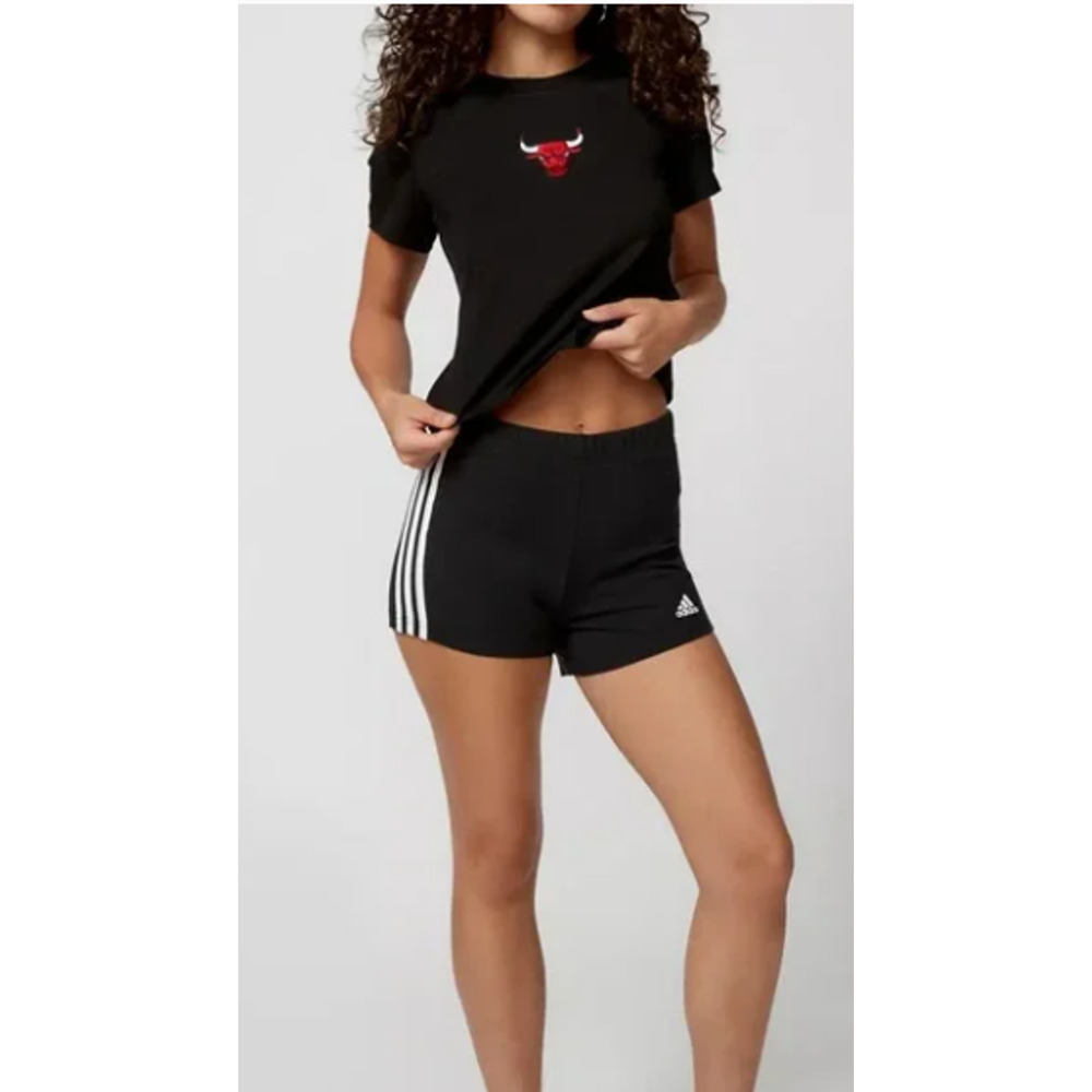 NBA Women's Chicago Bulls Embroidered Baby Tee Black Cropped Shirt Size small